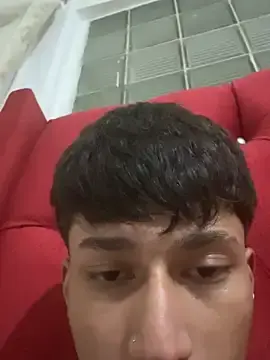 Stripchat Free Porn Cam of glopetitooo