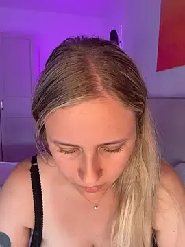 Stripchat Live Porn of lunawolf21