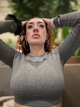 Stripchat Watch Live Sex Cams of ariiel_