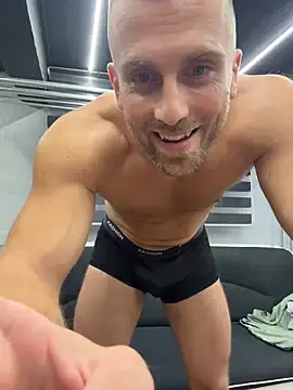 Stripchat Sex Cam of trainwithme