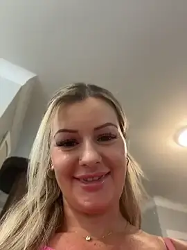 Stripchat Adult Webcam of LoveShae_