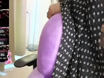 Stripchat Sex Cam of MISS_MYRA