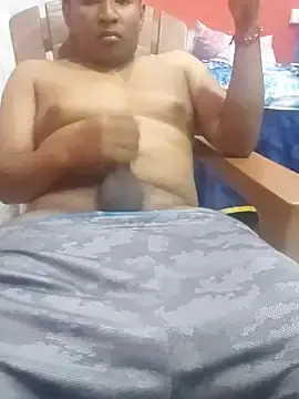 Stripchat Live Sex Cam of Tu_papi_69_