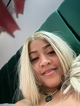 Stripchat Live Sex of riri_brunnete