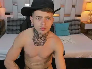 Stripchat Watch Live Sex Cams of Zeus_damian21