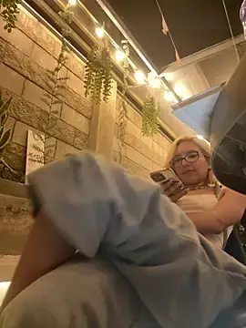 Stripchat Live Sex Cam of SweetBunnyGF