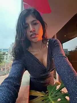 Stripchat Live Sex Cam of sexi_noemi