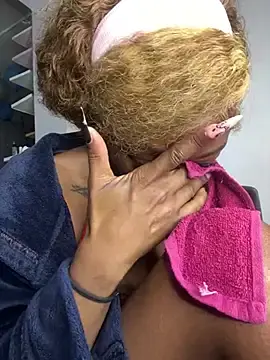 Stripchat Sex Cam of xxTatiannaxx