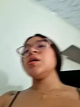 Stripchat Live Sex of -VICKKY