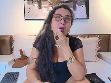 Stripchat Adult Webcam of AlessandraLeroy