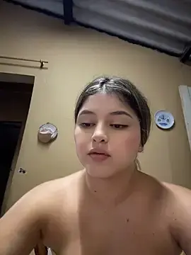 Stripchat Free Live Porn of lunablossom_