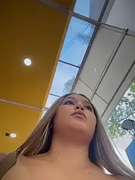 Stripchat Best live sex cam show of lunablossom_