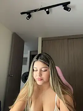 Stripchat Live Sex of lunablossom_