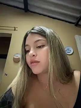 Stripchat Watch Live Sex Cams of lunablossom_
