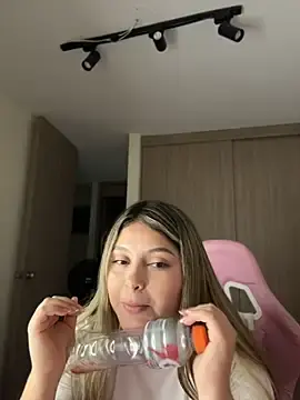 Stripchat Live Porn of lunablossom_