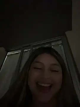 Stripchat Live Sex Cam of lunablossom_