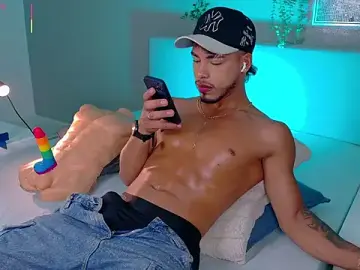 Stripchat Sex Cam of Ken-boy_