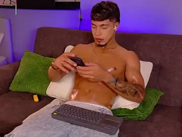 Stripchat Live Sex Cam of Ken-boy_