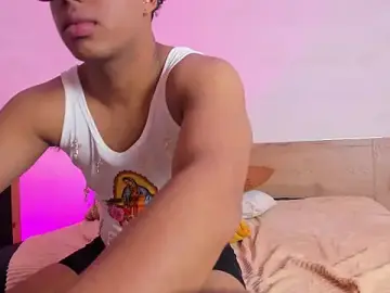 Stripchat Free Porn Cam of Kyle_Hunter_XXX