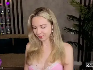 Stripchat Best live sex cam show of Holl1Would