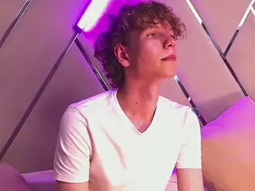 Stripchat Free Porn Cam of William_Curlis