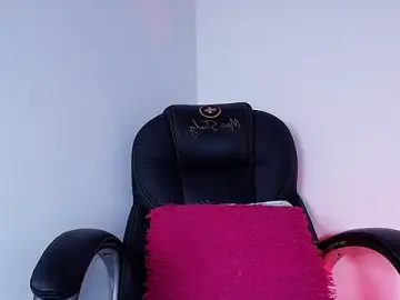 Stripchat Live Sex Cam of naomi_kyse