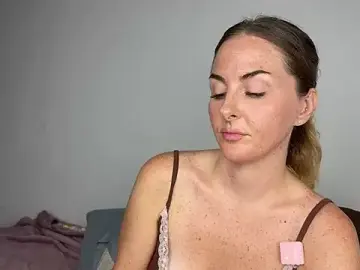 Stripchat Sex Cam of RomyOmega