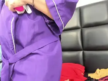 Stripchat Live Sex Cam of Mature_Skinny