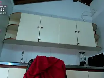 Stripchat Sex Cam of BustyGlow