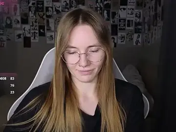 Stripchat Live Sex of littlevildevil