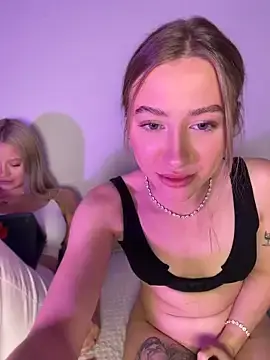 Stripchat Live Sex Cam of romyxxs
