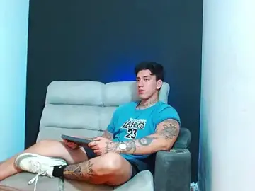 Stripchat Sex Cam of JUSTIN_FULLER1