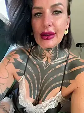 Stripchat Live Sex of KathaleaNoir