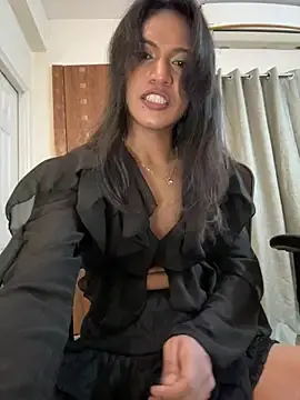 Stripchat Live Sex Cam of DarlingJenny22