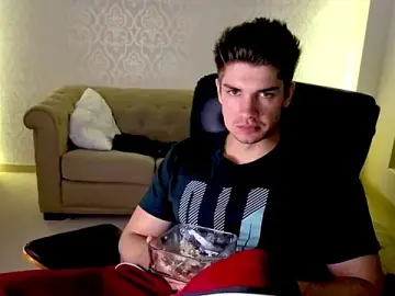 Stripchat Live Sex Cam of MaxKaiden