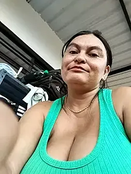 Stripchat Sex Cam of Horny-Mommy-Dirty