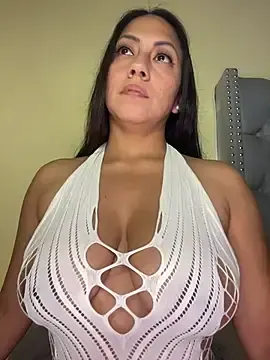 Stripchat Nude Webcam of KIARAPRETTY