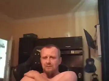 Stripchat Free Porn Cam of MrWhitePL