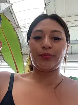 Stripchat Sex Cam of Mia1_Gold