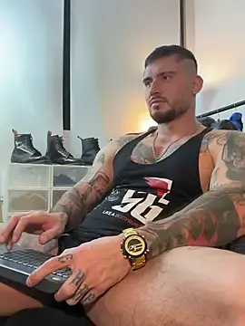 Stripchat Free Live Porn of DimitriSullivan_