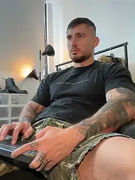 Stripchat Free Porn Cam of DimitriSullivan_