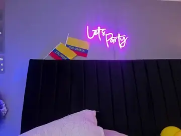 Stripchat Live Sex Cam of isaxcurves