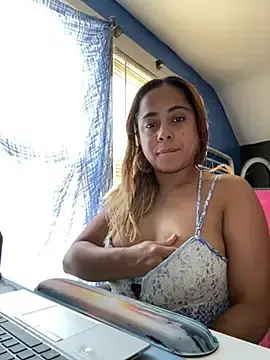 Stripchat Live Sex Cam of Jinxy_merlou