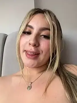 Stripchat Private Sex Chat of Cloee_Rainbow1