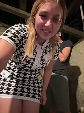Stripchat Watch Live Sex Cams of hotamanda01