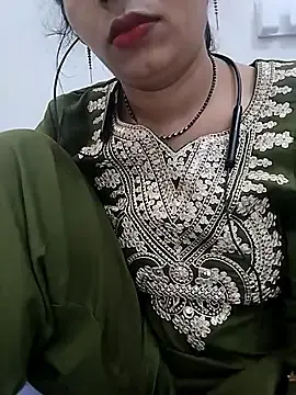 Stripchat Free Porn Cam of KAJALBHABHI_
