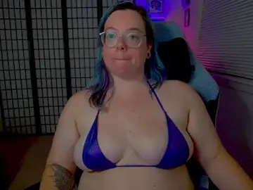 Stripchat Live Sex Cam of KiraSpitQueen
