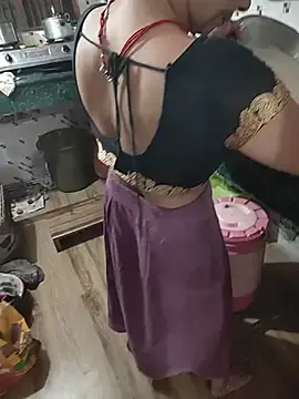 Stripchat Sex Cam of COUPLLE_VILLAGE