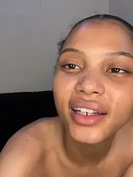 Stripchat Adult Webcam of PEACHWAV3