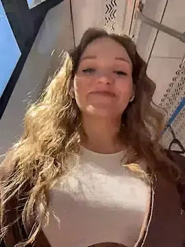 Stripchat Live Sex Cam of StreetSquirt